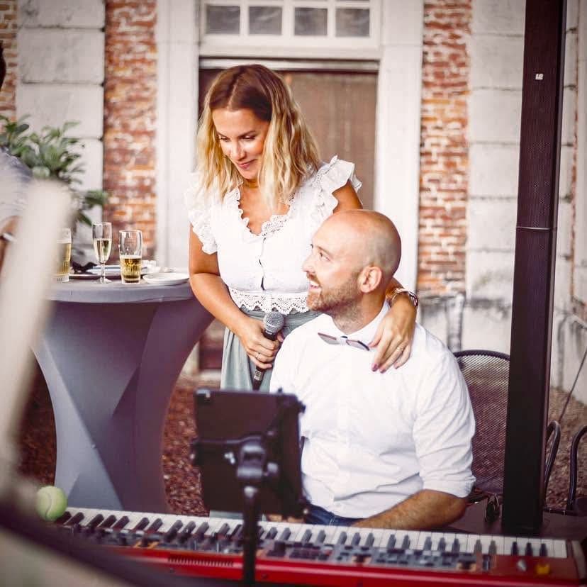 Duo Sunrise Music en prestation de musique live lors d'un mariage