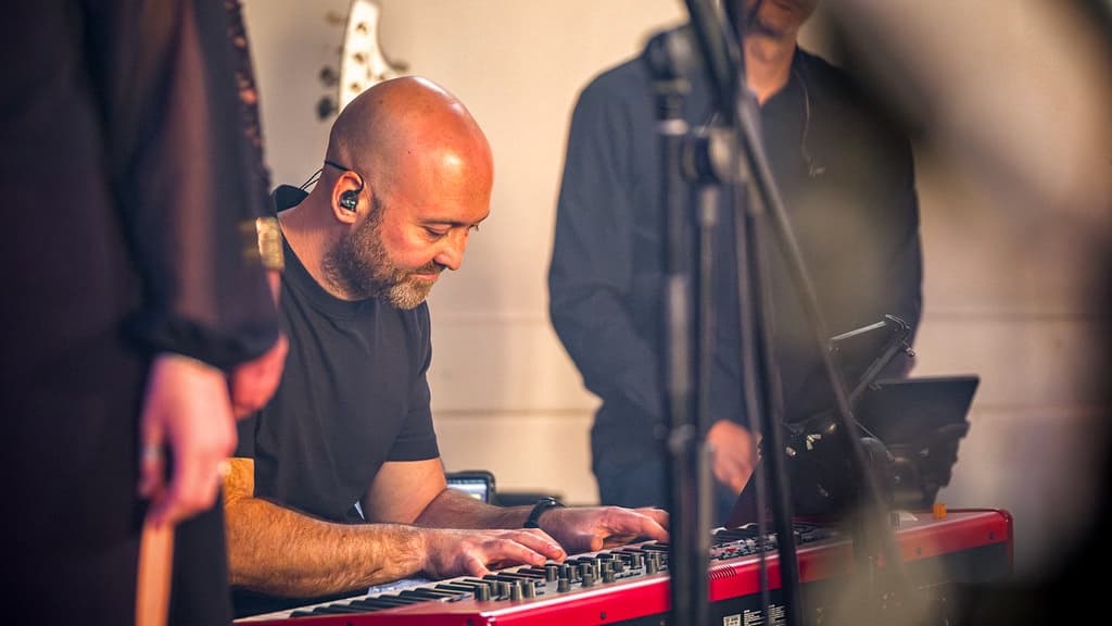 Pianiste de Sunrise Music jouant du clavier lors d'un événement